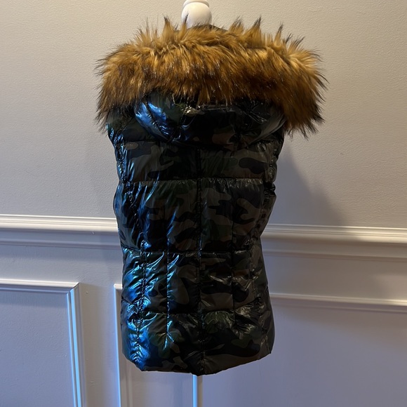 S13 Camouflage Green and Black Puffer Vest w/ Faux Fur Detachable Hood Sz Small - Picture 4 of 16